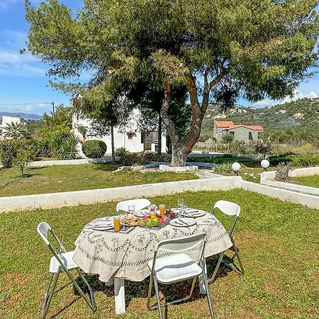 Сasa de vacaciones In Theologos With Wi-fi