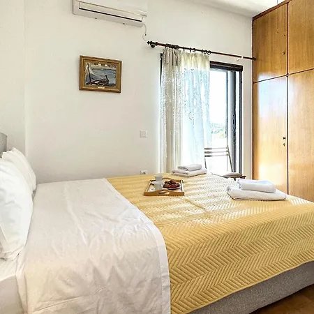 Сasa de vacaciones In Theologos With Wi-fi